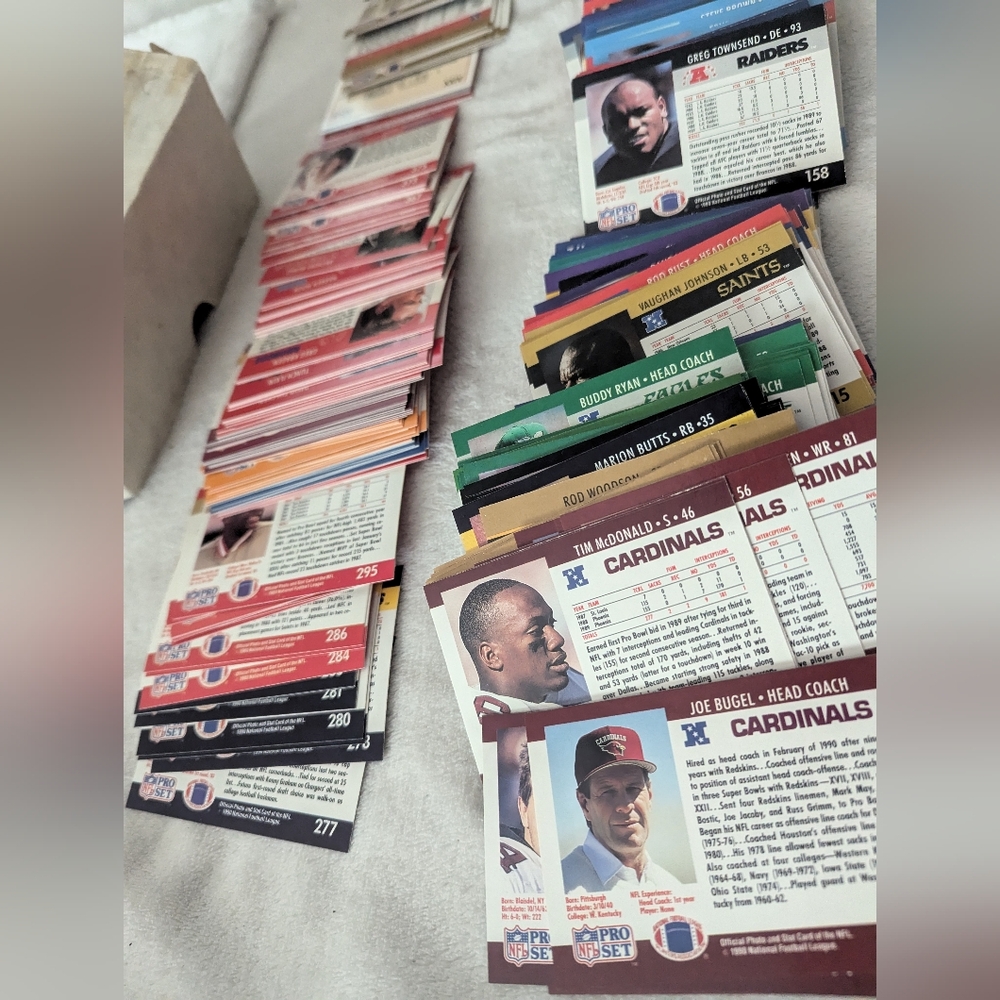 Vintage 90s Pro 1 Set Football Cards View 6